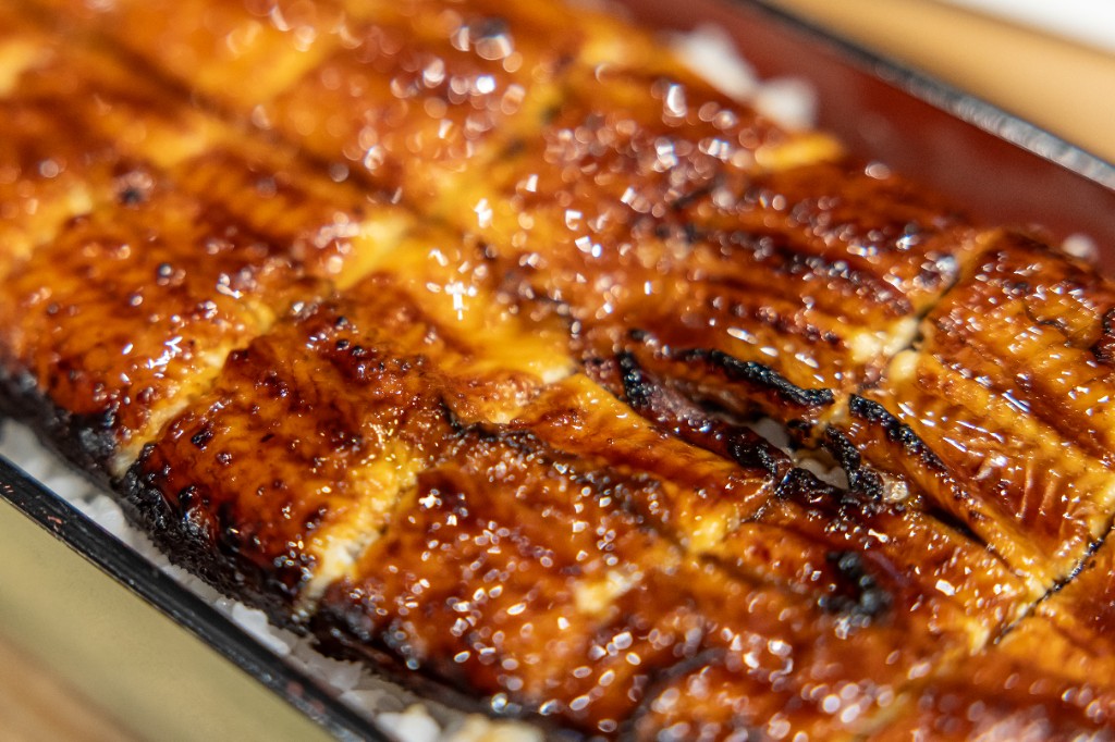 焼き上げた鰻のひつまぶし